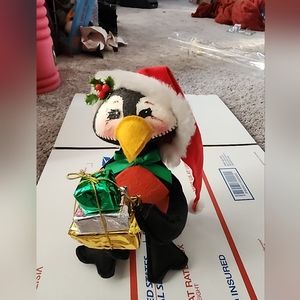 2000 Annalee Delivery Penguin Figure